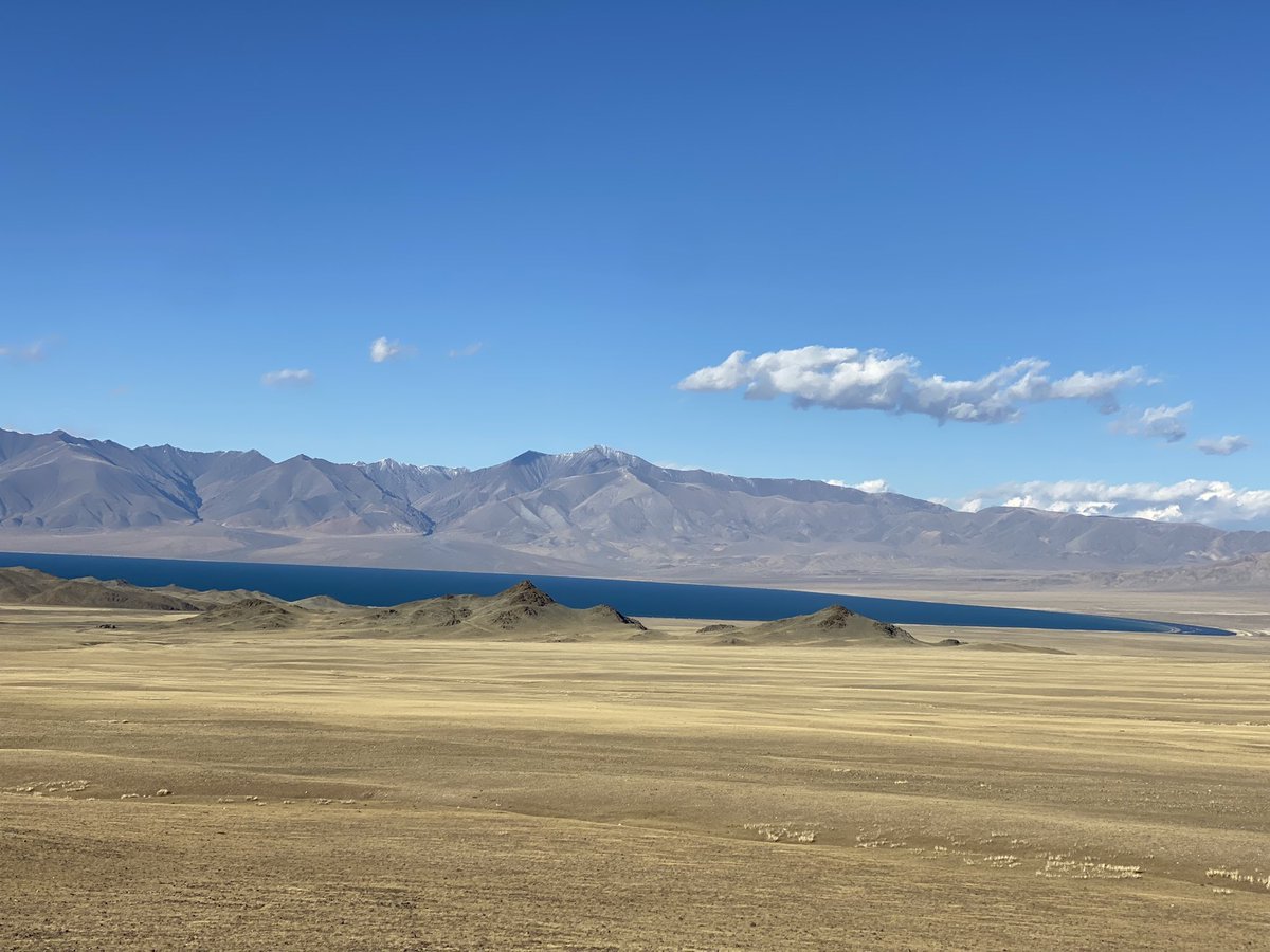 Гэгээн сайхан өглөөний мэнд. Өнөөдөр бас сэрүүхэн байх нь дулаан хувцаслаарай.