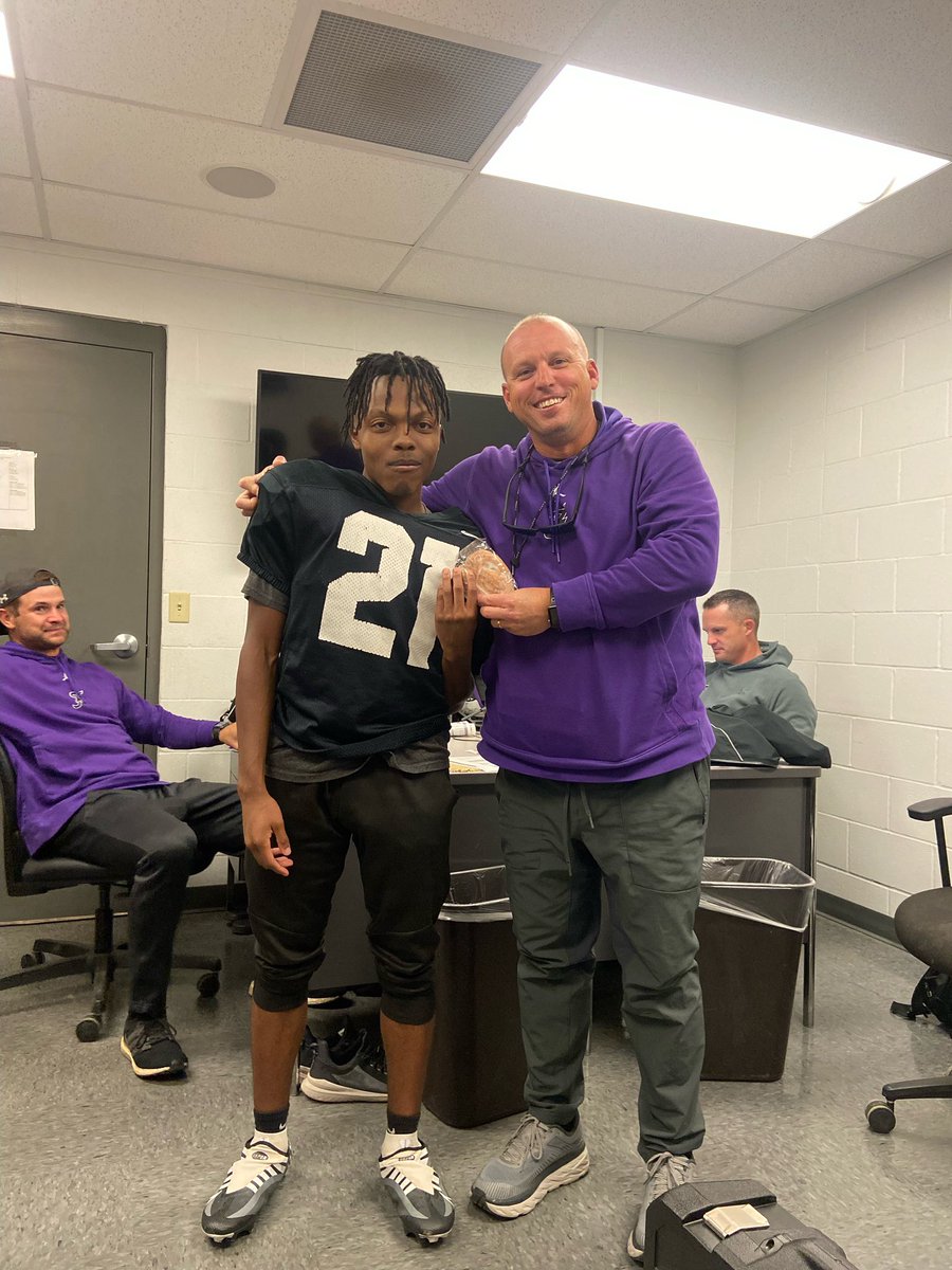 Congrats @IsThatGabe__ Honeybun Scout Team Player of the Day! <a href="/coachjrjordan/">Justin R Jordan</a> <a href="/CoachZachJ/">Zach Jordan</a> <a href="/FayBulldogsFB/">Fayetteville FBall</a>