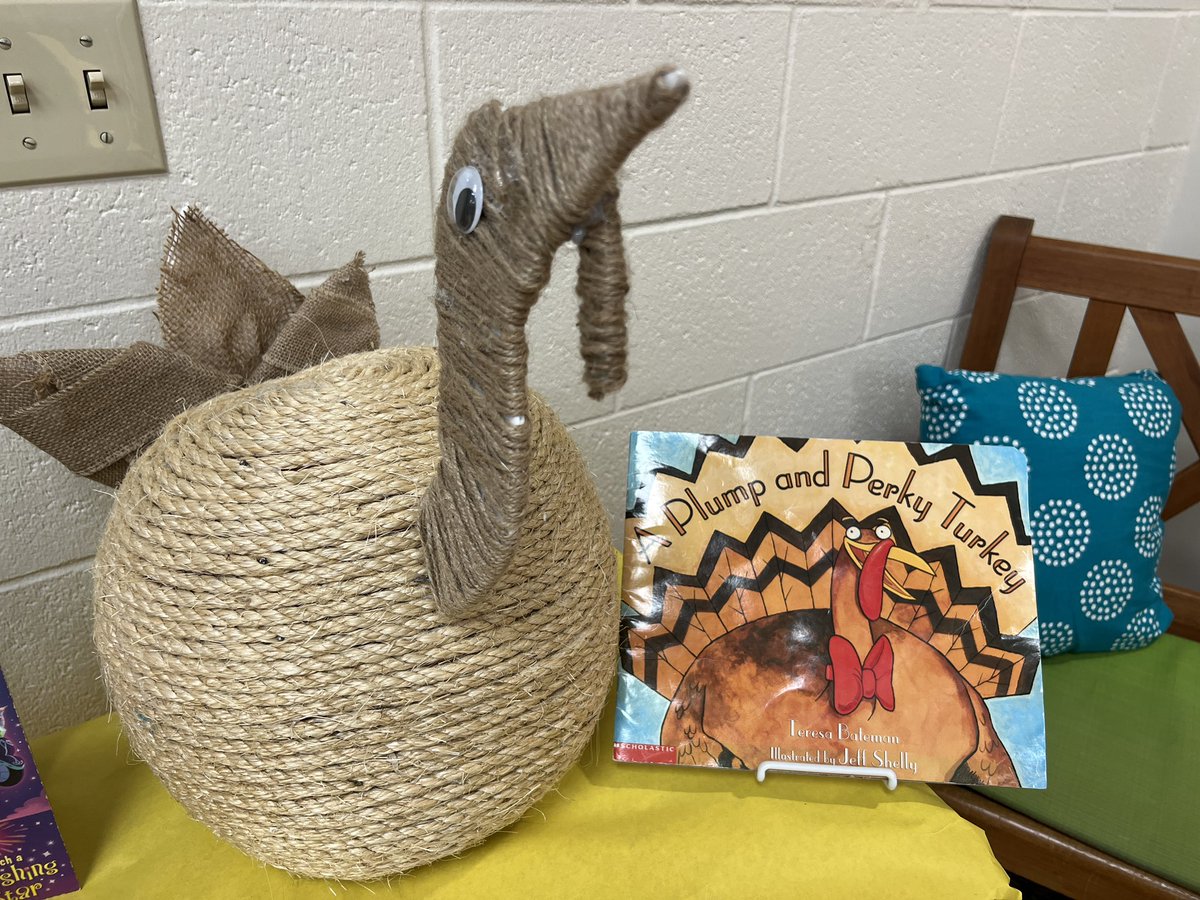 PeeplesDawn's tweet photo. Students and families at MC worked hard to represent their favorite books and characters from PUMPKINS! Amazing! #creativityisimportant https://t.co/96yE0sDxAo
