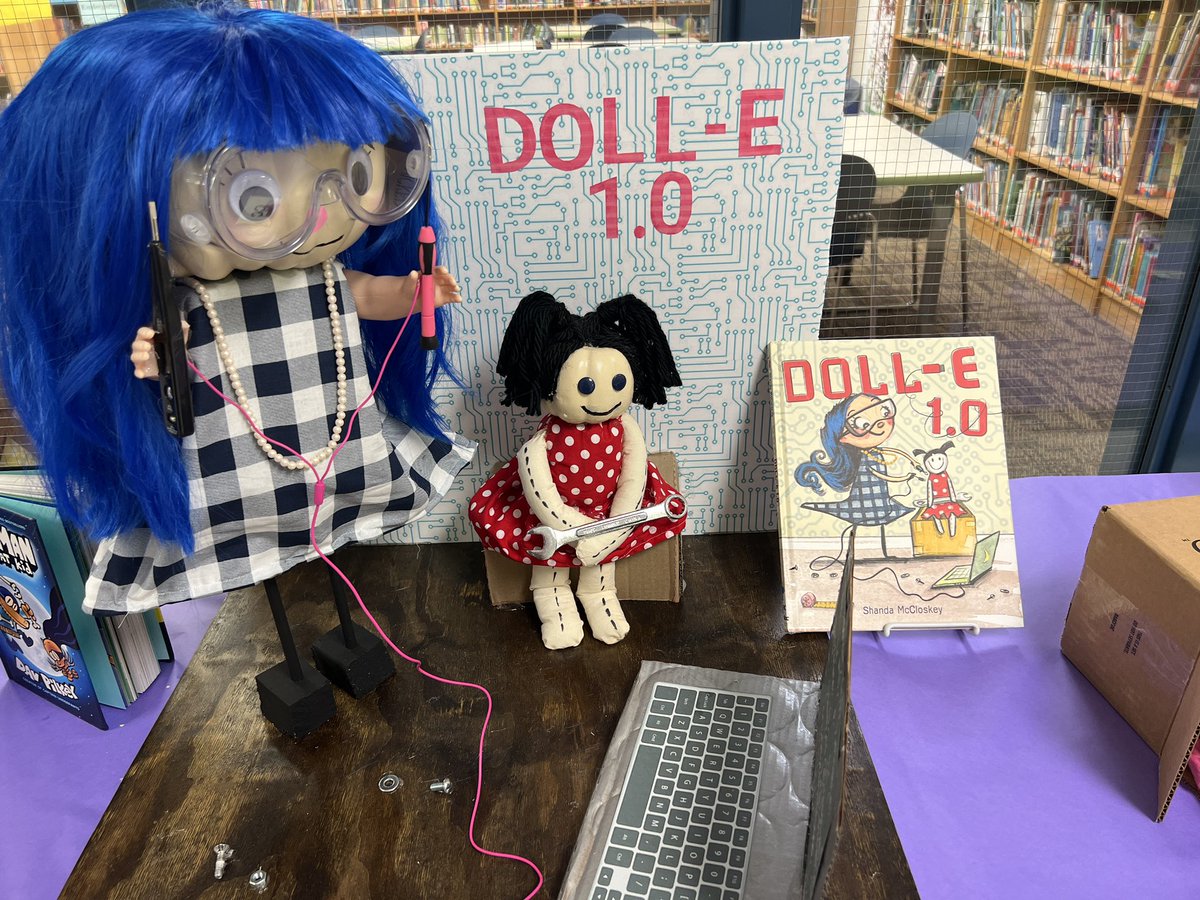 PeeplesDawn's tweet photo. Students and families at MC worked hard to represent their favorite books and characters from PUMPKINS! Amazing! #creativityisimportant https://t.co/96yE0sDxAo