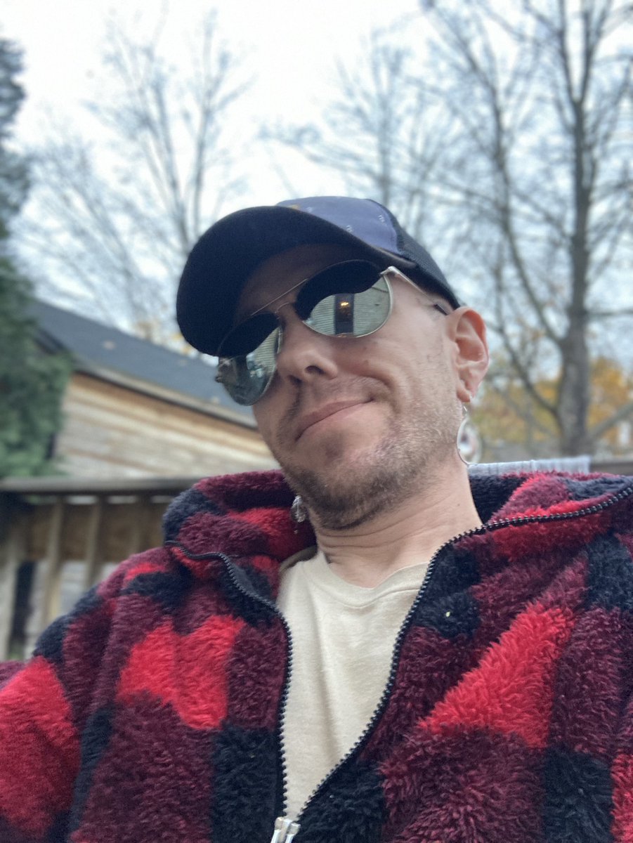 WobbleWolf's tweet photo. Almost completely moved out of my parent’s place, staying with my sister temporarily 

Super grateful that she’s been gracious enough to welcome me into her home🙏🥰

Still working on getting #PeacesOfEnergyMakingSounds &amp; @GuerillaGrounds to a point where they can bring in $… https://t.co/5iiAa4TOu9