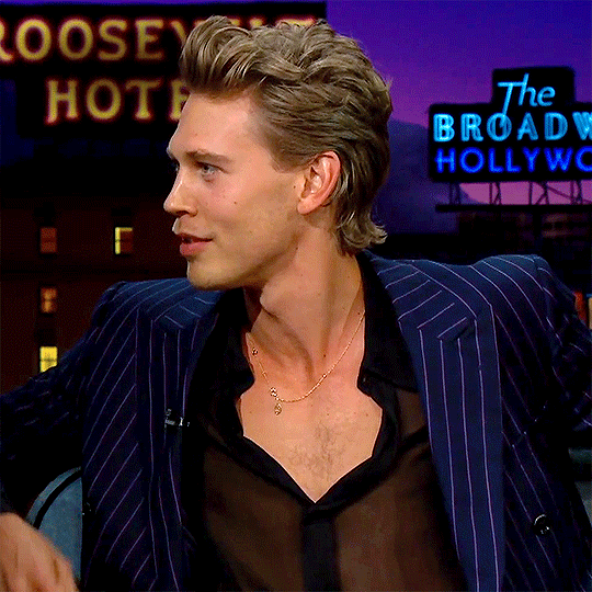 austinbthinker's tweet photo. his chest... https://t.co/HsHxQfBuyt