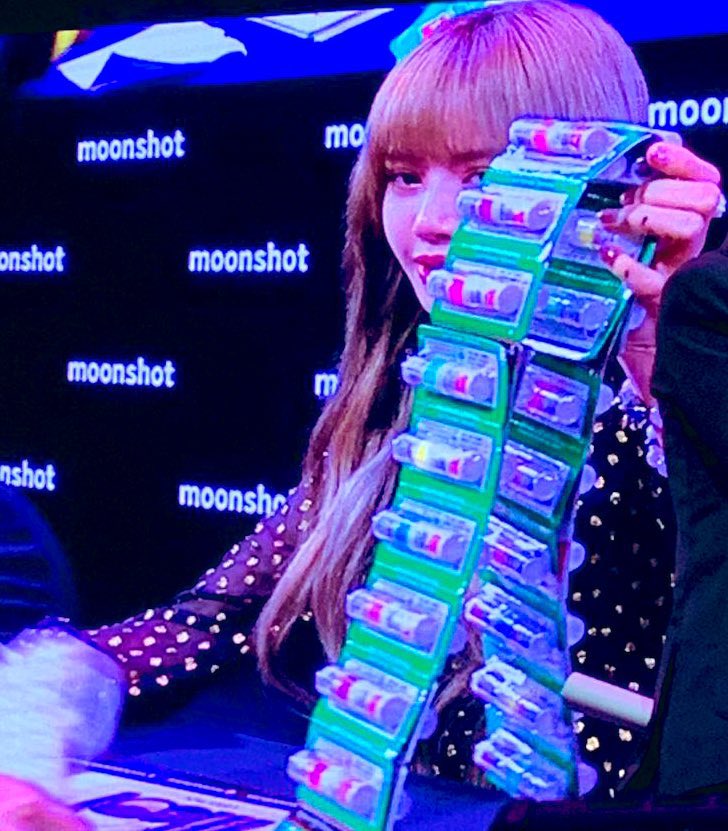 TeamLisaPH's tweet photo. Someone wore a yadom costume 😂

LALISA STUNS DALLAS
#LISA #MONEY #SG

cr. unknwnstatus https://t.co/WAxjCFnrnP