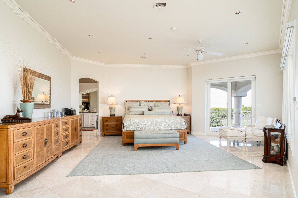 OleDecor's tweet photo. Luxury &amp; Privacy await at this impressive estate located on the 4th hole of the SPI Golf Community. Boasting expansive views of the Laguna Madre Bay, Holly Beach and the South Padre Island skyline.
To read more about this listing visit: https://t.co/kZmoNq0dAU https://t.co/ZgV9c0EUyD
