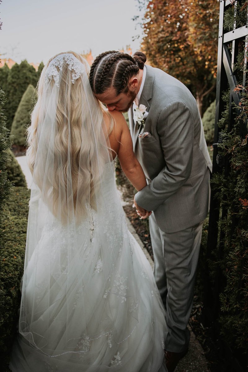taylllorross's tweet photo. Mr. and Mrs. Ross 🤍 https://t.co/miIBnSfPel