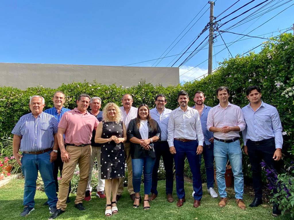 Con dirigentes de nuestro espacio político conversamos sobre la actualidad de la provincia y nuestro rol en el armado de una oferta electoral competitiva para Salta. Ratificamos la vocación de trabajar en equipo ya que es el camino adecuado para sacar adelante  momentos difíciles