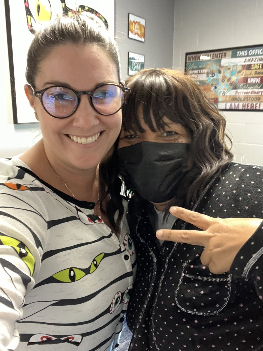 Julie Fox tweet media