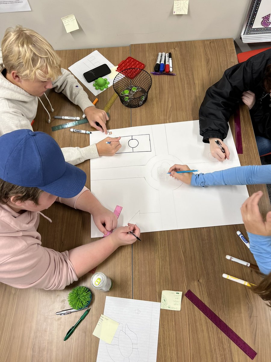 cjharrier's tweet photo. No Wi-Fi No problem @DetLakesHigh with @BarrCenter i-time activities. #buildinganeighborhood #relationships https://t.co/sUF7nqEPLC