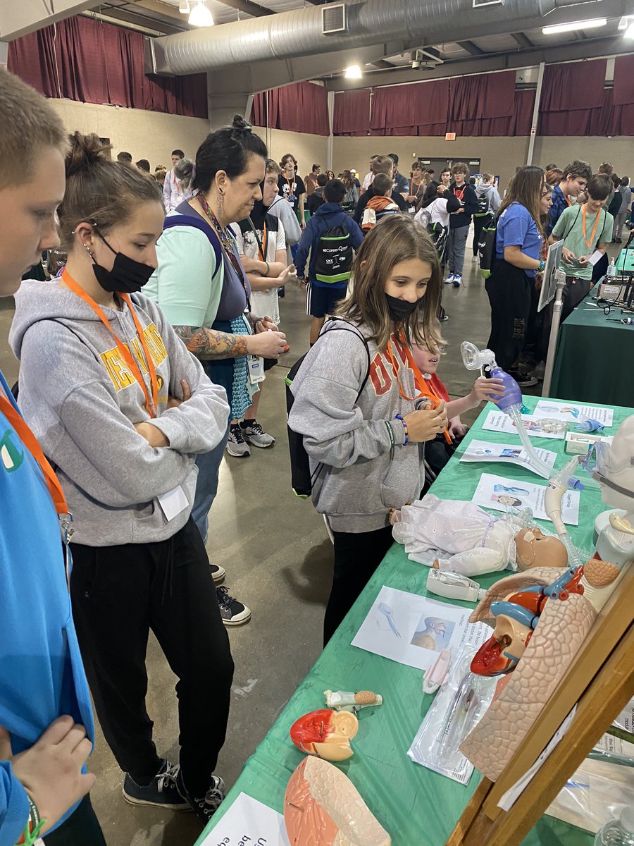 acoppGL's tweet image. 8th graders at the career expo today! #glcsms #gogulllake