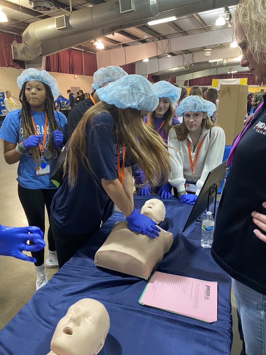 acoppGL's tweet image. 8th graders at the career expo today! #glcsms #gogulllake