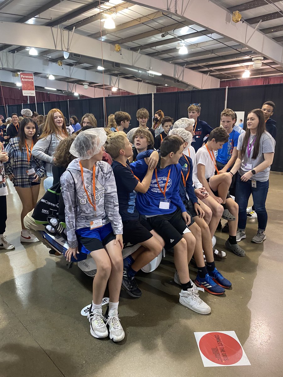 acoppGL's tweet image. 8th graders at the career expo today! #glcsms #gogulllake