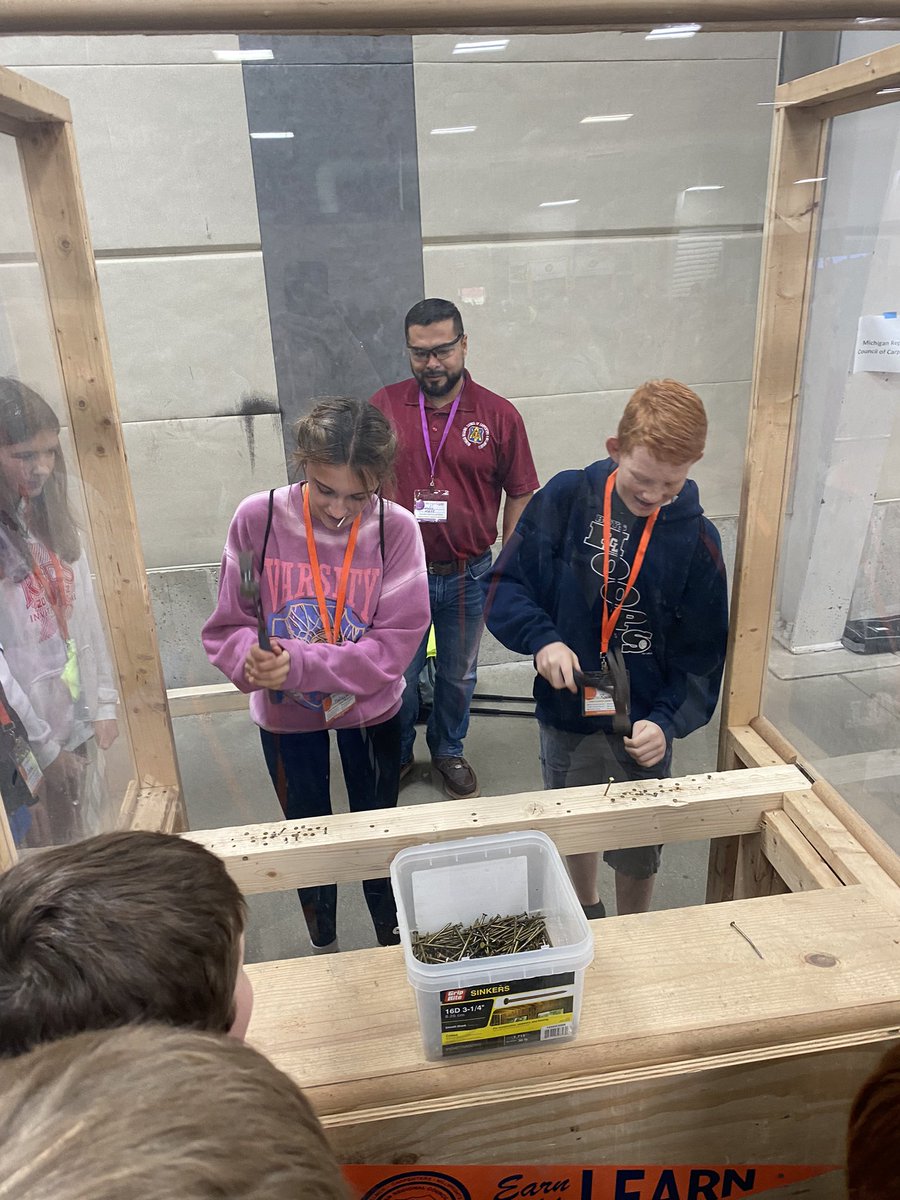 acoppGL's tweet image. 8th graders at the career expo today! #glcsms #gogulllake