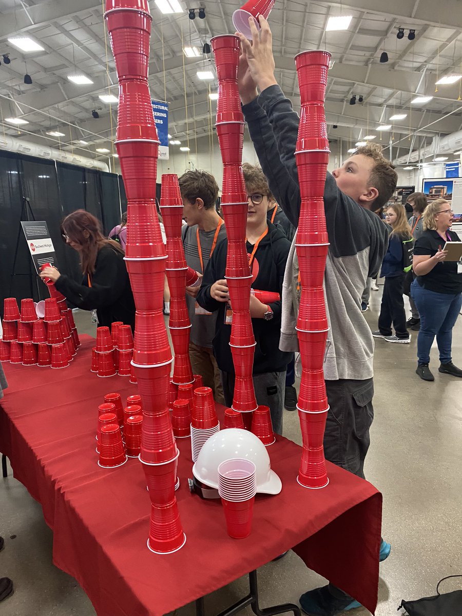 acoppGL's tweet image. 8th graders at the career expo today! #glcsms #gogulllake