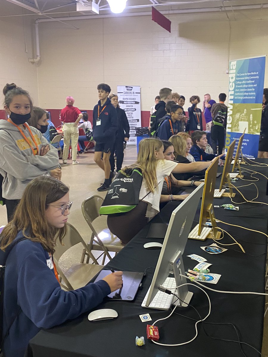 acoppGL's tweet image. 8th graders at the career expo today! #glcsms #gogulllake