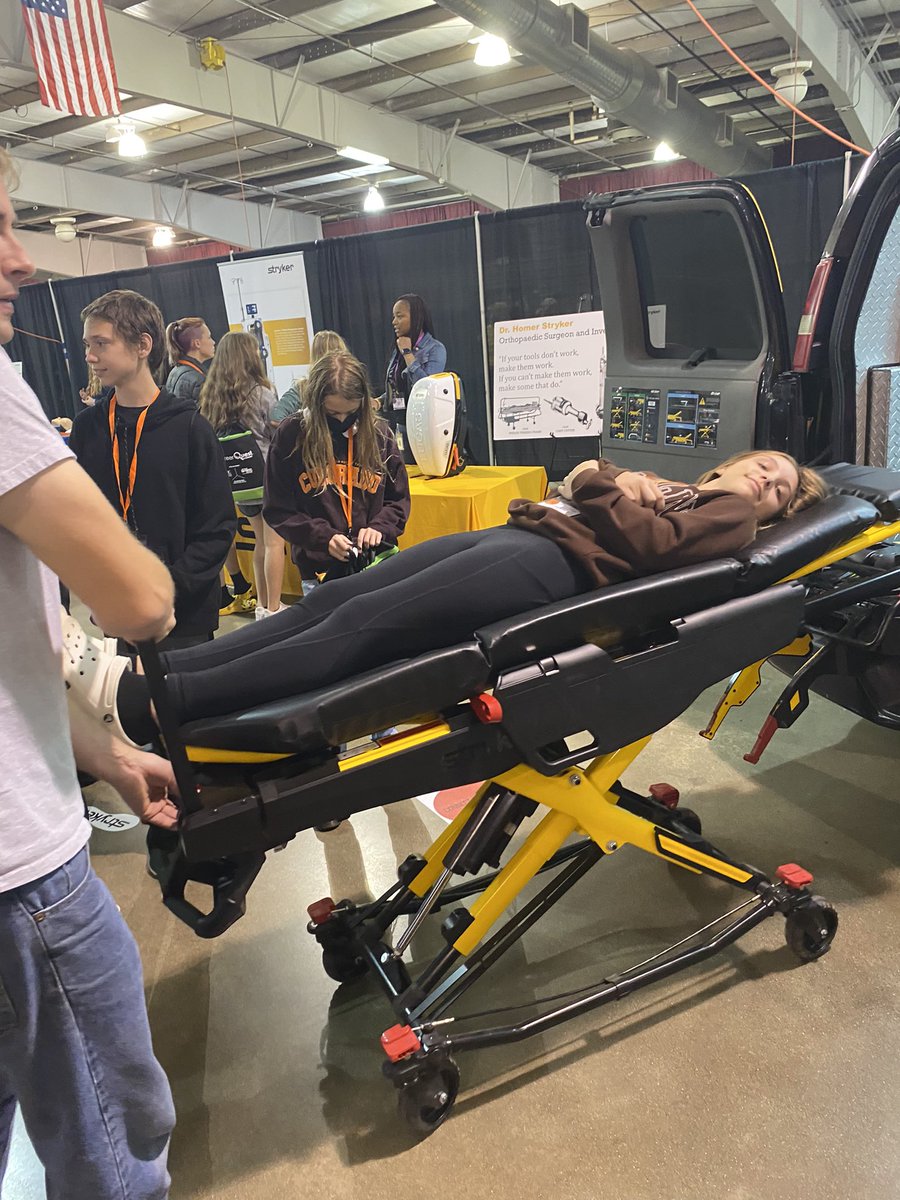 acoppGL's tweet image. 8th graders at the career expo today! #glcsms #gogulllake