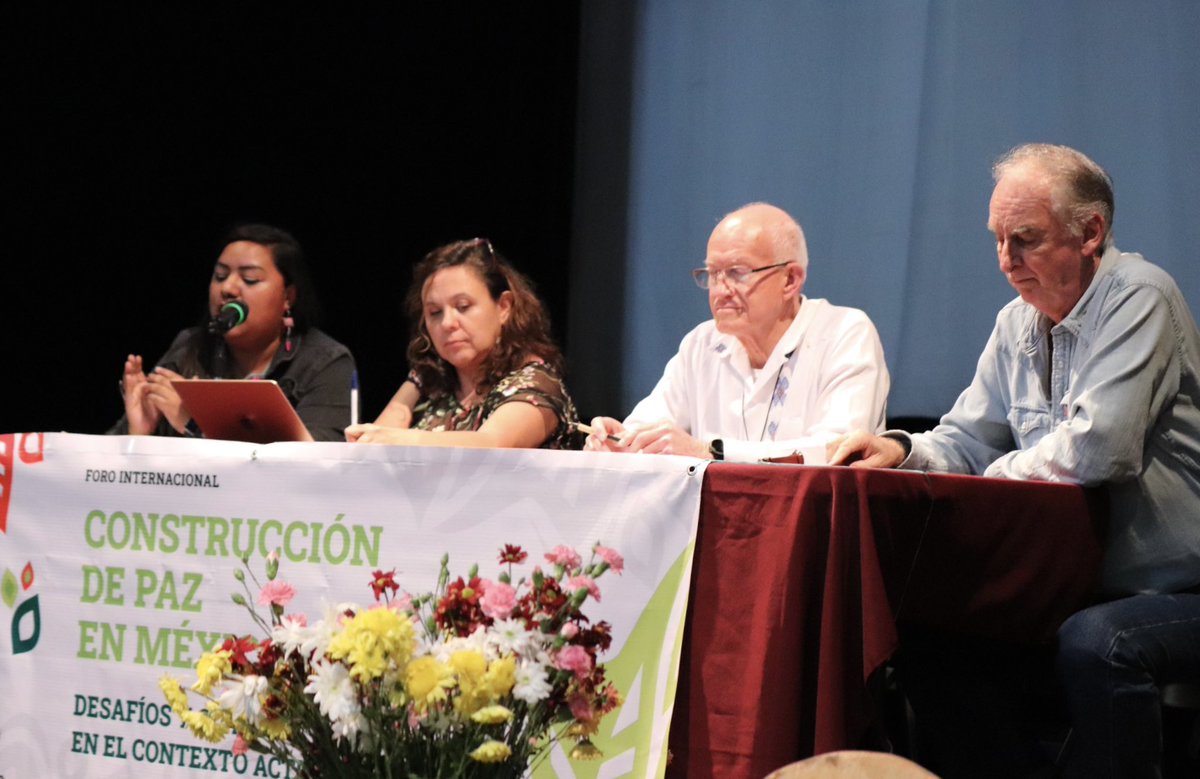 La última mesa del #ForoPazMéxico está moderada por <a href="/CarlaMarabunta/">Carla Rios</a> y trata de la dimensión cultural y espiritual de la construcción de paz. Participan el académico Pietro Ameglio, la periodista <a href="/marcelaturati/">marcelaturati</a> y el Mons. Rodrigo Aguilar, Obispo de San Cristóbal de las Casas.