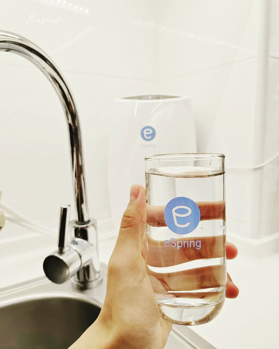 Amway's tweet photo. Looking to have clean drinking 💧 at home? #eSpring works around the ⏰ to remove over 140 contaminants in sizes as small as 0.2 microns from your water.

Is your eSpring above or below your counter? 👇 

📸 Amway Business Owner Hangz Cafe
#Amway https://t.co/WFa5UopwVZ