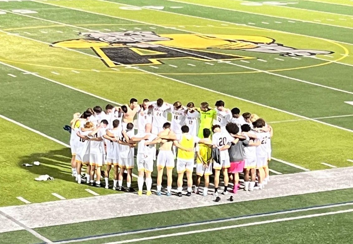 adrian_msoccer's tweet photo. THATS A WAY TO SEND THE SENIORS OFF! Way to dig in boys and earn that end of the season Dub! Thank You to those seniors for all the commitment to The Program and thier teammates! #ACMS22🖤💛⚽️🐾 https://t.co/vuBVLpIQvg