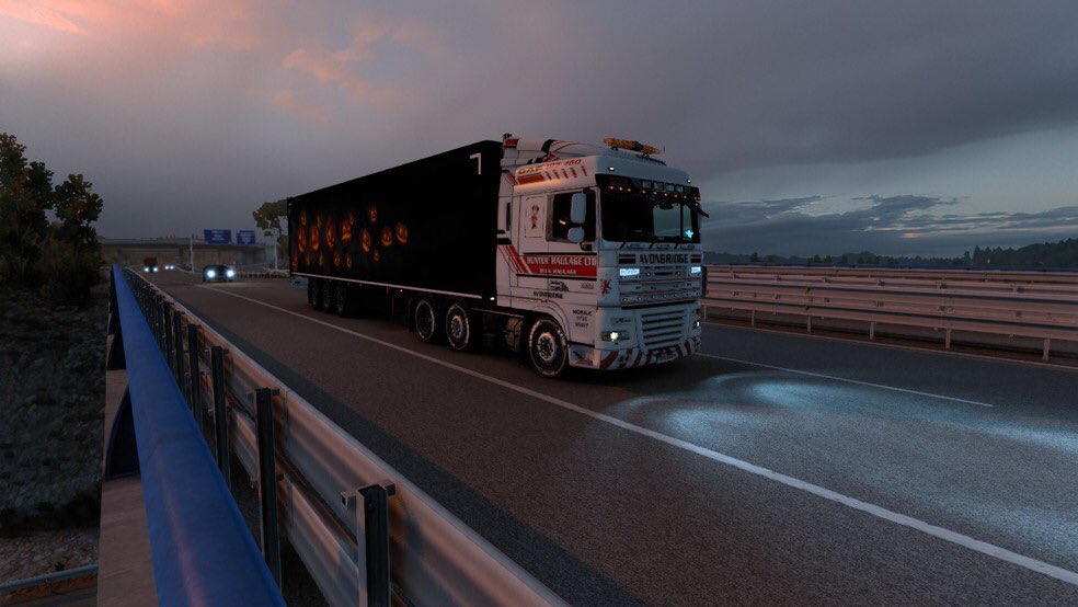 MrPostman649's tweet photo. #HappyHauloween from my humble lil DAF 105 #ETS2 #EuroTruckSimulator2 https://t.co/28NsdxPE7o