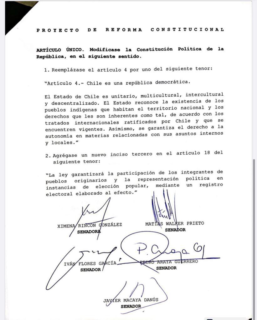 Hoy la organización “Pueblos originarios por la Paz” que incluye a <a href="/FundRakizuam/">Rakizuam</a> entregaron al senado propuesta de reconocimiento constitucional, la cual fue apoyada por los senadores/as <a href="/ximerincon/">Ximena Rincón</a>, <a href="/javiermacaya/">Javier Macaya</a>, <a href="/matiaswalkerp/">Matías Walker Prieto</a>, <a href="/ifloressenador/">Iván Flores García</a> y <a href="/ArayaPedro/">Pedro Araya Guerrero</a>.