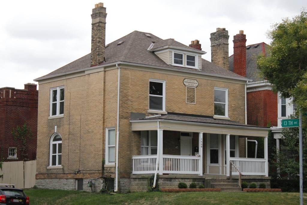 HometeamOSU's tweet photo. This bad boy can fit so many memories in it! 7 beds and new hardwood floors! Blocks from OSU! https://t.co/a1g7icfKkz https://t.co/7b5dSWeBEX