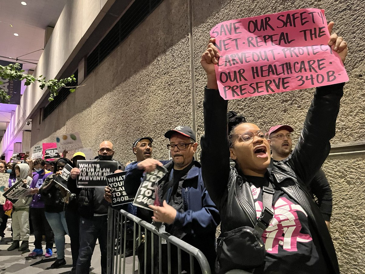 housingworks's tweet image. We’re gathered outside of the Gubernatorial Debate to ask our candidates, @GovKathyHochul and @leezeldin: What’s your plan to save 340B and protect community healthcare? #SaveOurSafetyNet