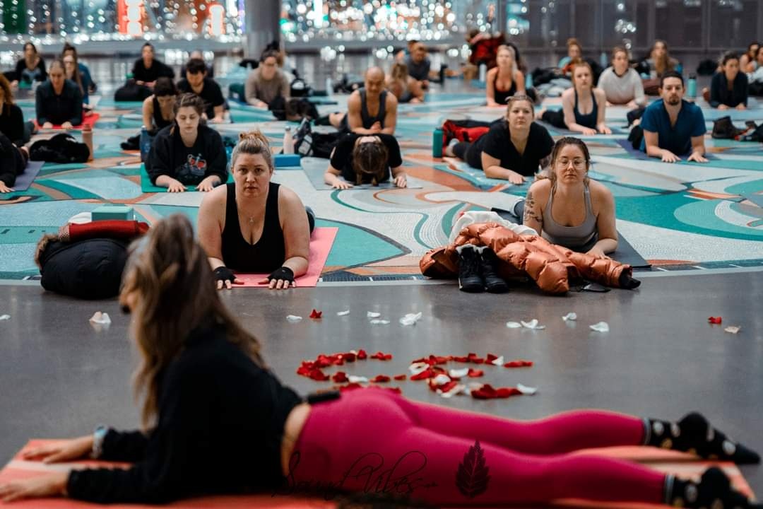 🧘✨ Yoga returns to Ford Hall tomorrow!! Join Sound Vibes in #RogersPlace for a 60 minute Hatha hips style practice. A portion of all ticket sales are donated to the Edmonton Oilers Community Foundation! Tickets: universe.com/events/ford-ha…