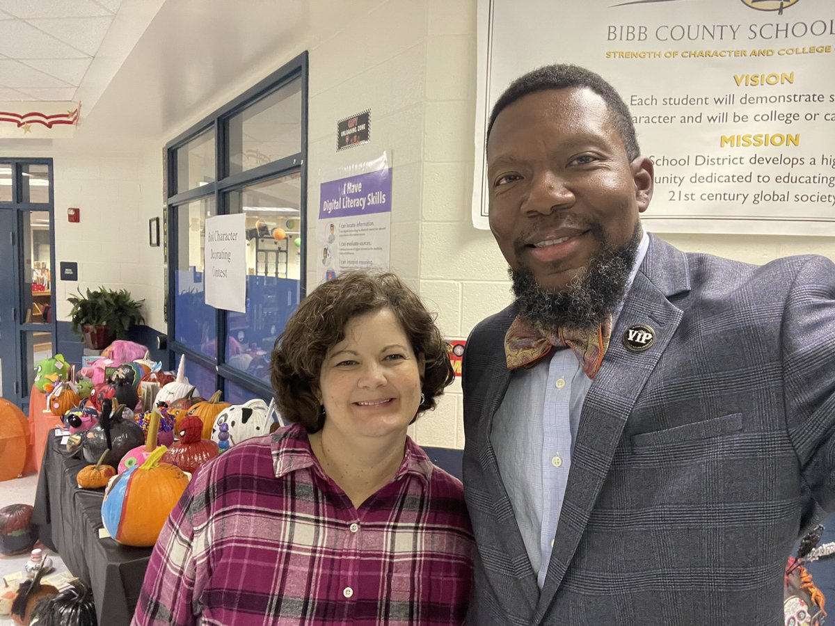 A school is in the community when the community is in the school! Great job to @DonnaCline76 and Heritage Elementary for hosting “Hallow-Read”-Literacy and fun wrapped up into one event. <a href="/dan_a_sims/">Dan A. Sims</a> <a href="/BibbSchools/">Bibb County Schools</a> #Built4Bibb