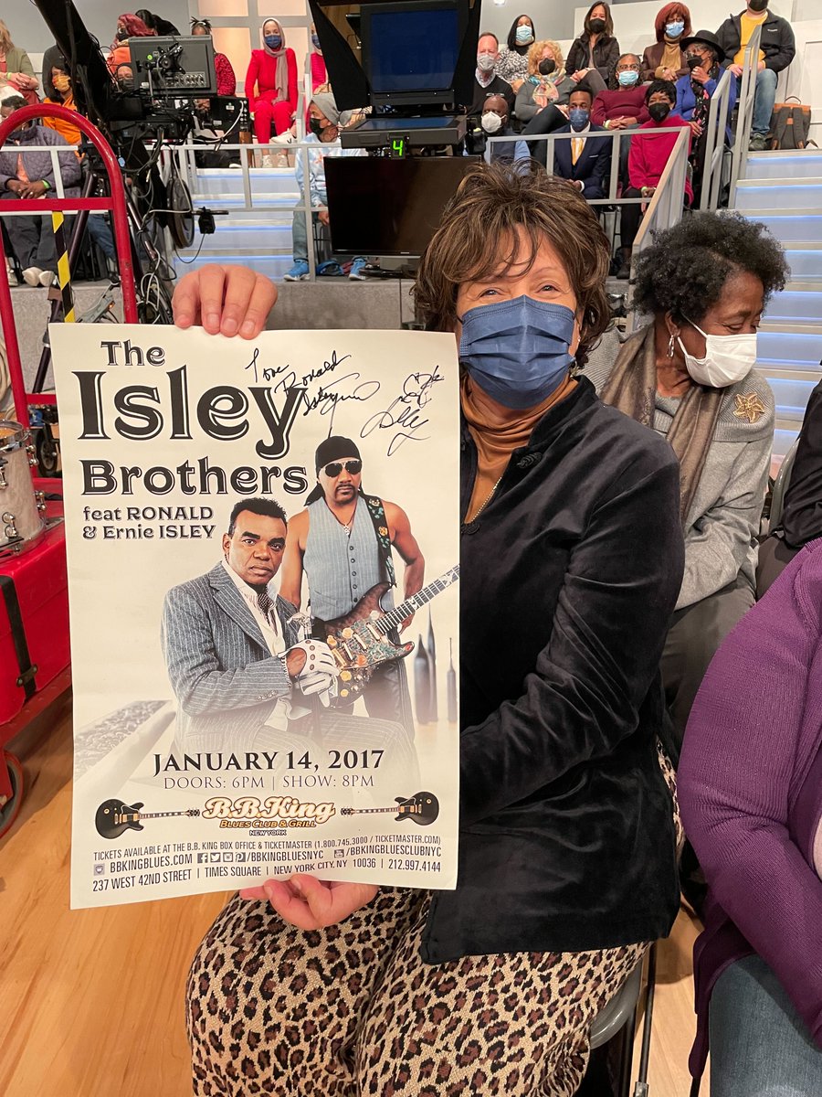 🤩 #TheIsleyBrothers signed copies of records & posters for our #SuperFans on @TheView!