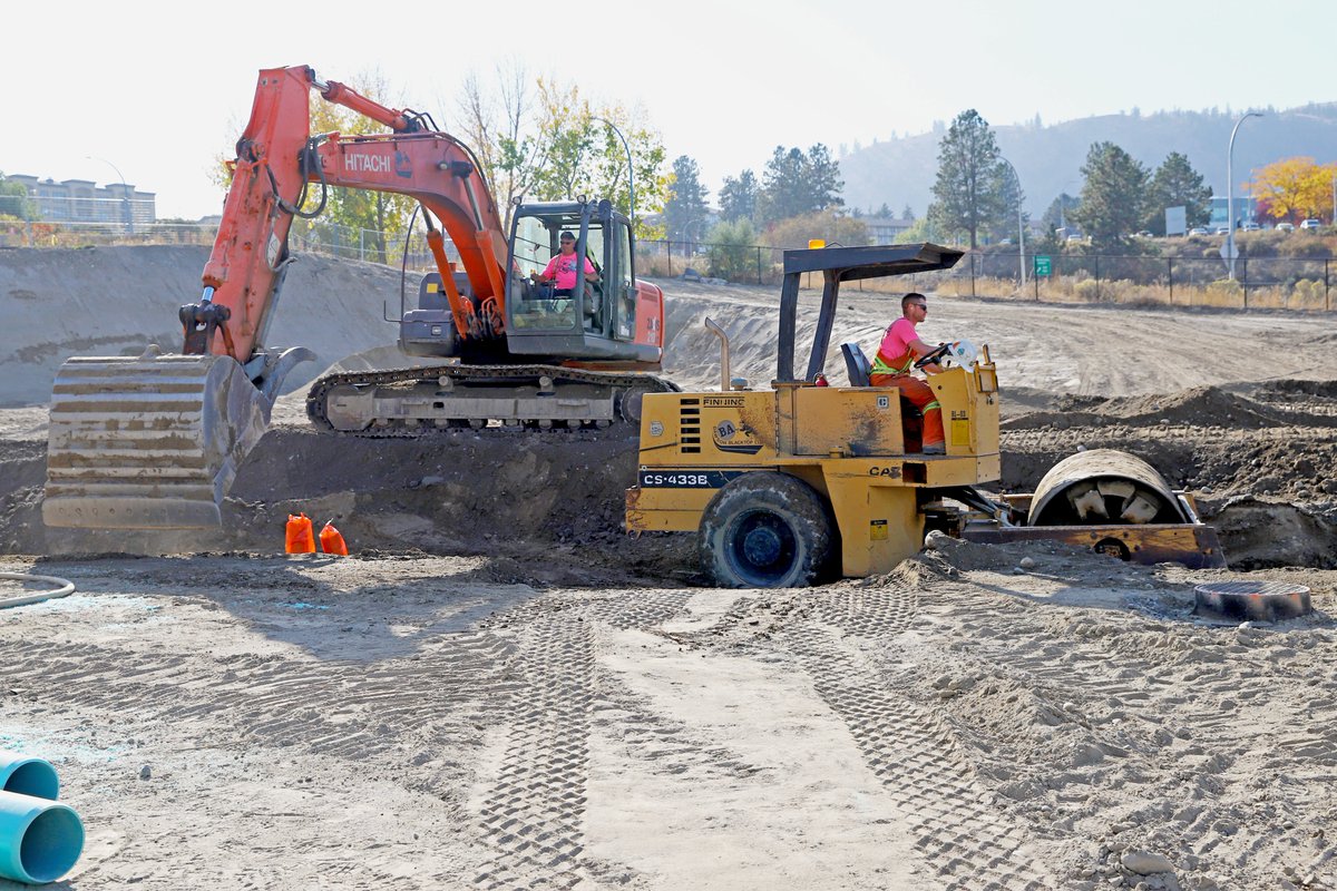 thompsonriversu's tweet photo. Construction of a new four-storey building is currently underway on a portion of the vacant land north of TRU’s East Village. Once completed, the permanent modular housing will contain enough rooms for 148 students.  
Read More: https://t.co/mVi8VQy3cs

#myTRU #Kamloops https://t.co/mxIhVT0KlN