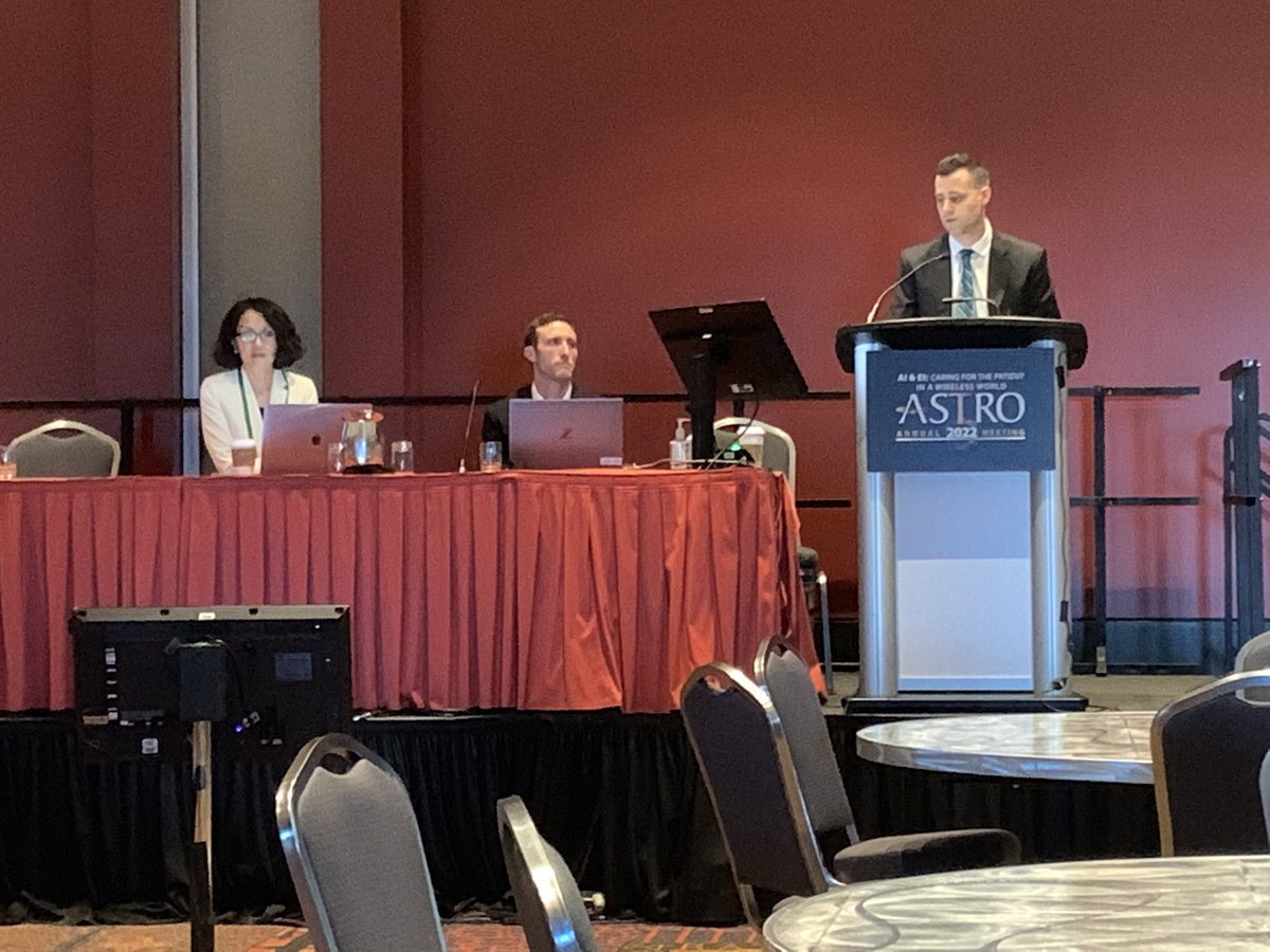 @RadOncConnor from @ColumbiaRadOnc @columbiacancer rocking his #ASTRO22 oral on MGMT methylation in low grade and anaplastic gliomas. And how many PGY3 #radonc residents not only talk at the podium, but publish in @JAMAOnc ? #RisingStar