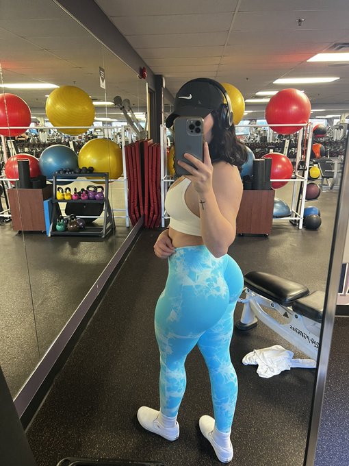 Muscle mommy? https://t.co/N0258eQQei