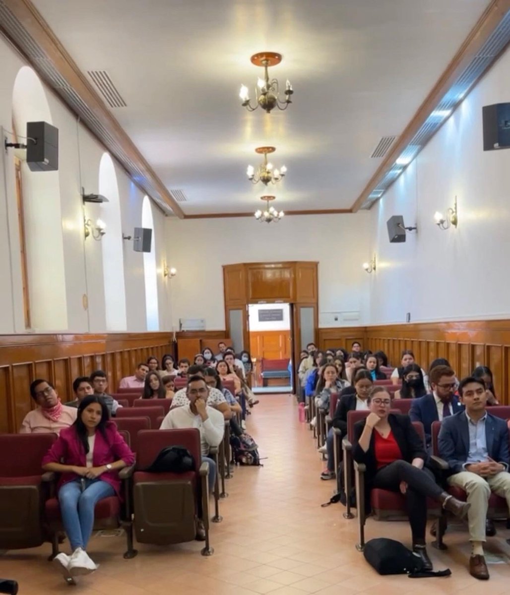 La #BancadaFeminista estuvimos en la @UdeGuanajuato platicando con alumnos y alumnas sobre nuestro trabajo y los retos que tenemos como legisladoras. Muchas gracias por la invitación 💜 @marthaortegamx @DessireAngelR