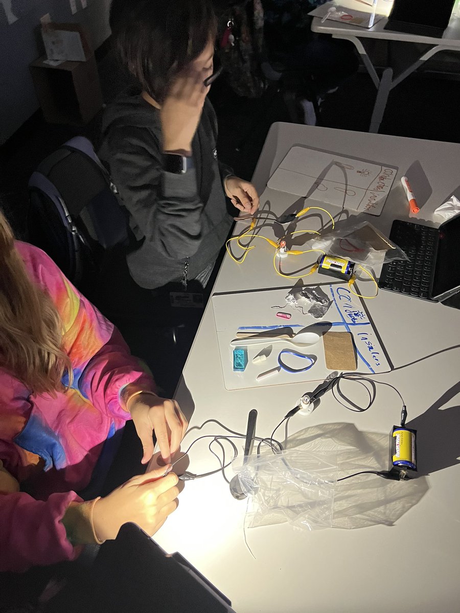 5th Graders <a href="/HicksElementary/">Hicks Elementary</a> refreshing themselves on #conductors and #insulators to begin our electrical energy and #circuits unit. We are also gathering our data, observations, and pictures in one place in our new digital science notebooks! @Duban4Science <a href="/LISDScience/">LISD Science</a>