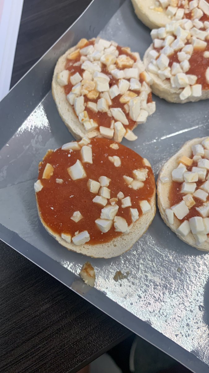 StevenJKurtz95's tweet photo. @BagelBites i am but a simple man who enjoys life’s simple treats. No one wants a Chicago style bagel bite. Please right this wrong so i can once again have faith in the only thing I held as sacred. https://t.co/kdhwrFXhiH