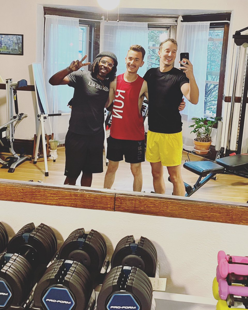 First group class COMPLETE and we’re feeling strong! 😅

Strength for Absolute Beginners will be back Nov. 22 💪 and more classes coming soon! #fitness #cleveland #thisiscle #strengthtraining