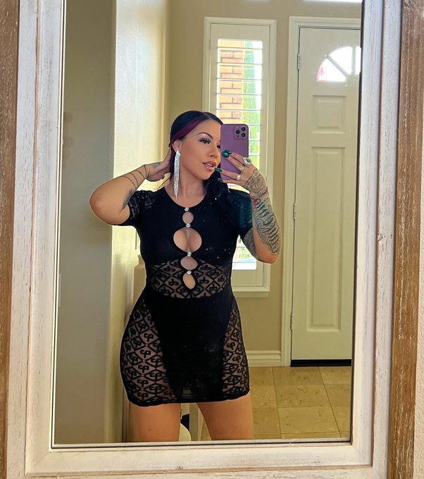 Dirty mirror but&hellip;.yolo 💋❤️&zwj;🔥 https://t.co/6gbOnxLV4E