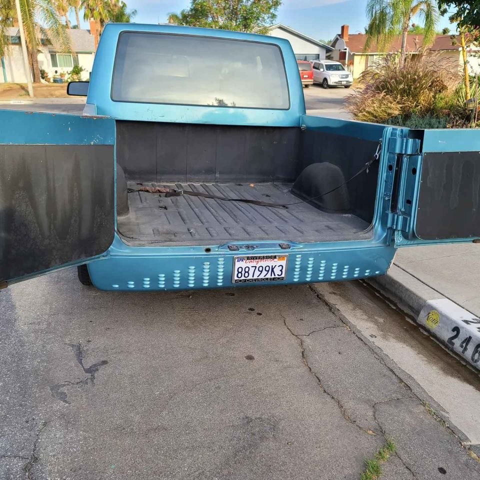 RwlSociety's tweet photo. A friend shared this with me. Looks like a nice job, but Astro Trucks are meant for men with smaller feet than mine. (GM was so proud of the wheel intruding into the footwell they put their name on the bump)

https://t.co/6vR0kkJ3sm https://t.co/2TE6rpgg44
