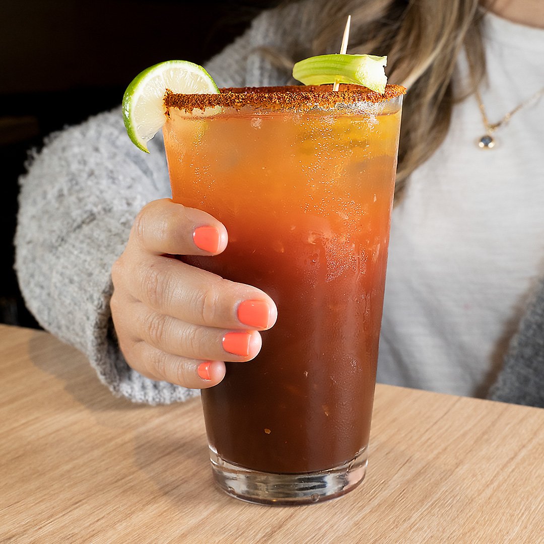 Buffalo Wild Wings on Twitter "Estoy así de 🤏 quitarme la sed con un Wild Bloody Mary. 🥵"