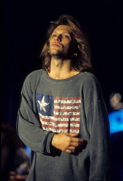 crockpics's tweet photo. Jon Bon Jovi, 1995 https://t.co/6VVD5Zul5N