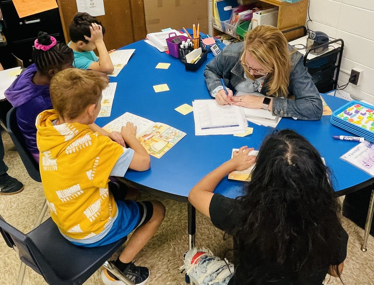 DeannaFordTeach's tweet photo. Assessed, analyzed data, planned together, &amp; modeled #JCPSGuidedReading lessons for @KlondikeLane teachers. Coaching cycles support learning &amp; build capacity. #LearningLeadingImpacting @inspired_teach1 @KBowmanAIC @APKlondike @JCPSAsstSuptES3 @JCPSAsstSuptTL @LydianAndrea https://t.co/Od1VECD2fB
