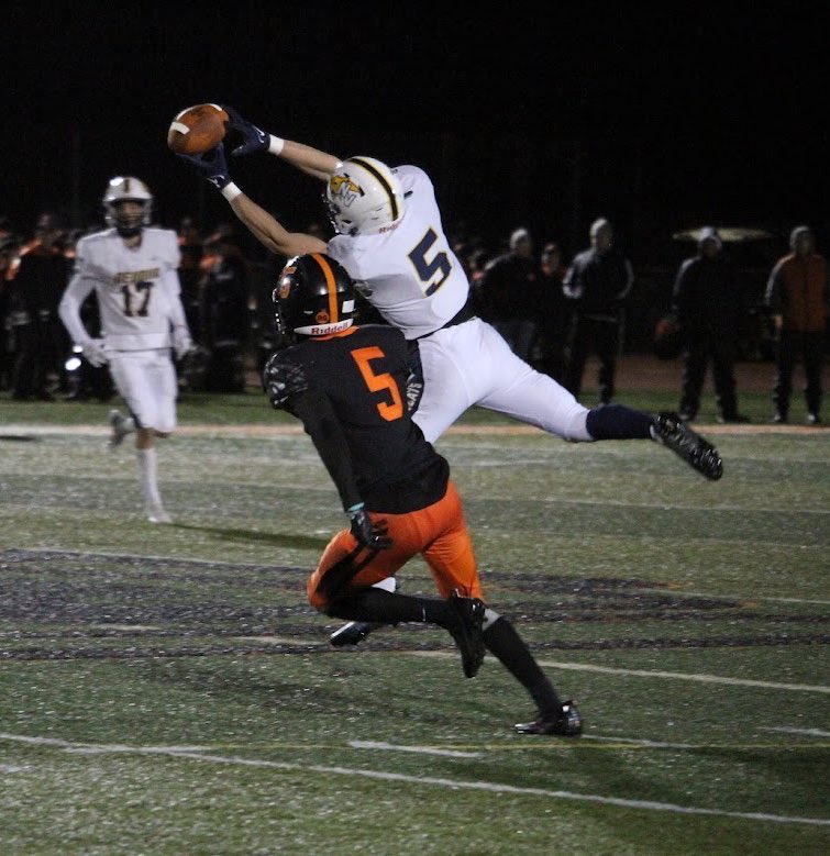 Regular season highlights! 

44 catches, 7 TDs, 1 2pt convo | 1 catch allowed on defense | All conference selection | 

<a href="/BillEllinghaus/">Coach Ellinghaus</a> <a href="/EDGYTIM/">Timothy “EDGYTIM” OHalloran</a> <a href="/AllenTrieu/">Allen Trieu</a> @Rivals_Clint <a href="/CoachChris_Roll/">Coach Chris Roll</a> 

hudl.com/v/2JNbBT ⬅️