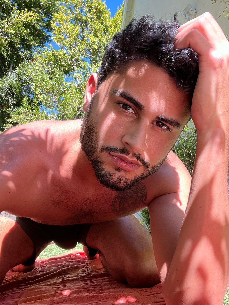 Working on my tan again 🌞 -  Share if I should tan naked tomorrow 🤞🏽