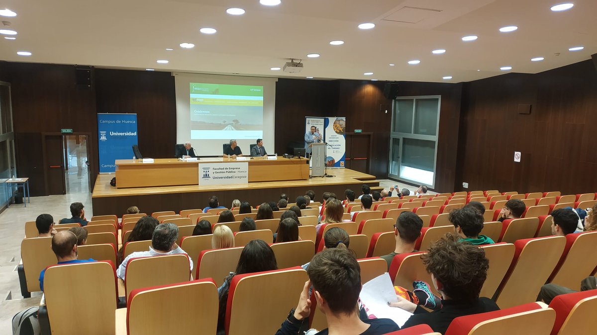 Una fructífera mañana de la mano de HuescaExcelente para nuestro alumnado, al que se le ofrece la oportunidad de vivir la experiencia de acompañar durante un día el quehacer de una de la docena de empresas oscenses que generosamente ofrecen esta actividad a la FEGP. Sigue hilo 👇