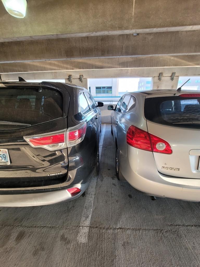 Mr_Gingey's tweet photo. Tulsa friends - be on the lookout for a Silver 2009 Nissan Rouge (plate HOT 563). My wife and I’s apartment was broken into while we were away and they stole several of our electronics as well as her car (key was inside the apartment). https://t.co/OeRNF7rH3Q