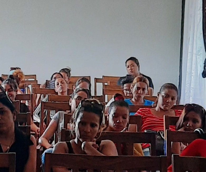 SanchezDoraida's tweet photo. Un acercamiento en la tarde de hoy a los programas relacionados con la prevención y la asistencia social a través de un encuentro con la Dirección Municipal de Trabajo y Seguridad Social y los trabajadores sociales. https://t.co/tAu5Mvsjoq