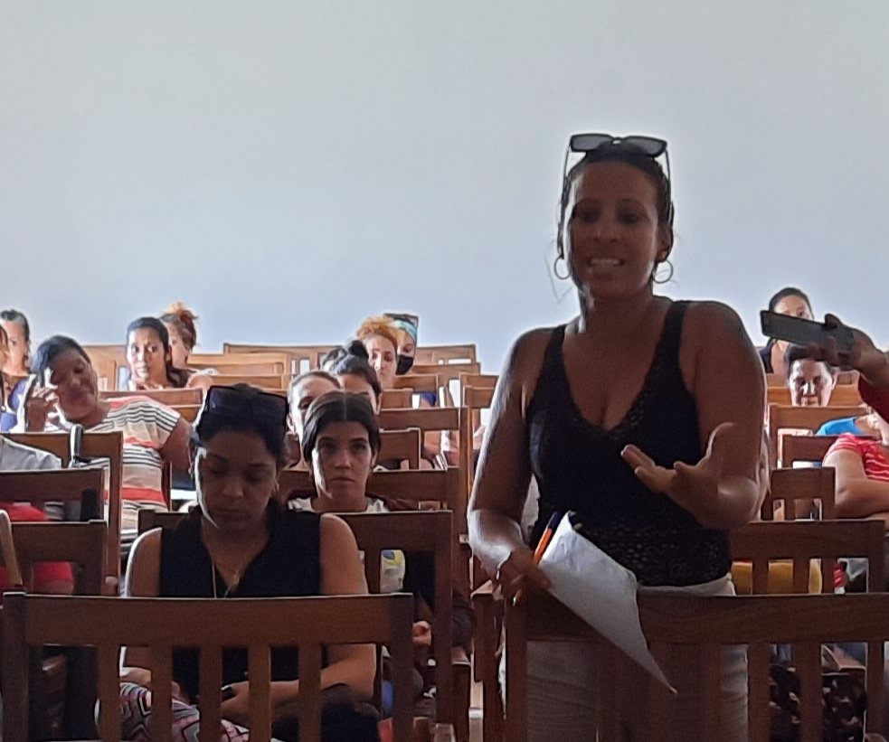SanchezDoraida's tweet photo. Un acercamiento en la tarde de hoy a los programas relacionados con la prevención y la asistencia social a través de un encuentro con la Dirección Municipal de Trabajo y Seguridad Social y los trabajadores sociales. https://t.co/tAu5Mvsjoq