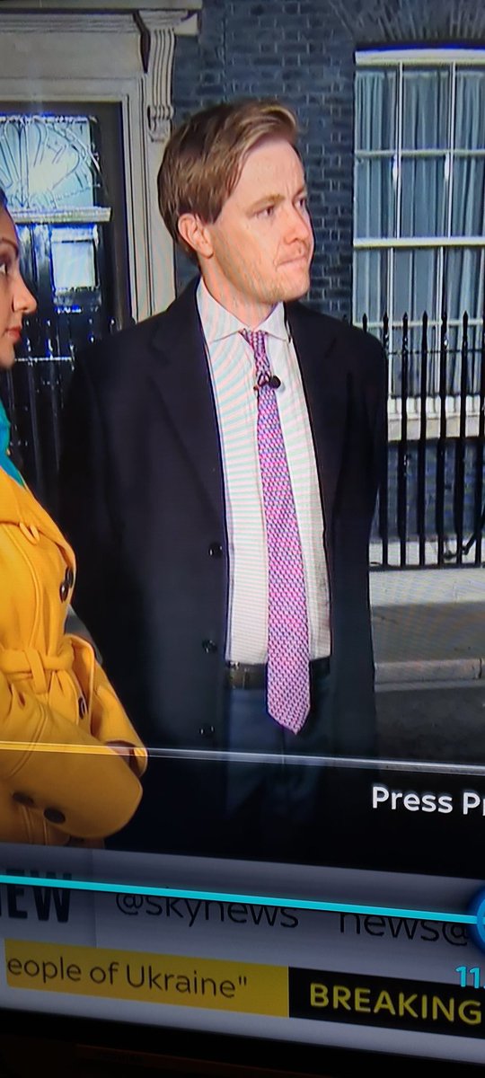 Sweens9904's tweet photo. @matt_dathan Bloody hell.... That's a long tie 🤣 https://t.co/u7qPMSgaHI