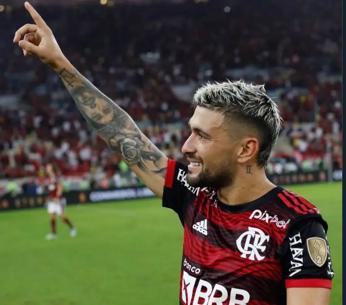 flamengooool81's tweet photo. Arrascaeta: “Eu já sou o carioca, o Flamengo é minha casa. É muito gratificante viver tudo isso e poder retribuir dentro de campo”.
#sdvFla https://t.co/9gwkeeKjEW