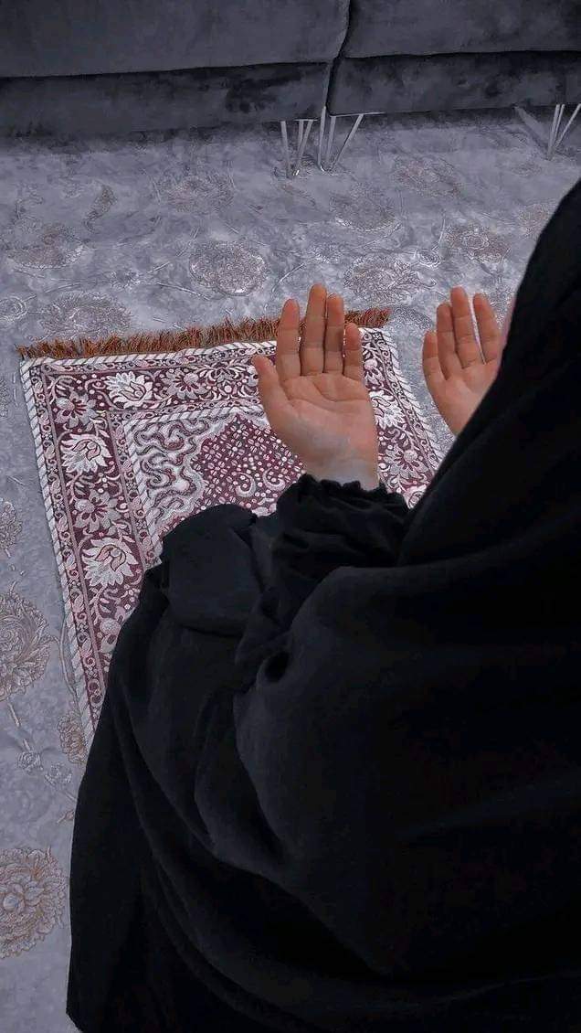 لا أعلم مافي بيوتكم ،ولكني أسأل الله إن كان فيها "مريضا" أن يمن عليه بالشفاء العاجل، وإن كان فيها "مهموما" أن يفرج همه، وإن كان فيها "مديونا" أن يقضي  دينه، وإن كان فيها "مبتلا" أن يعافيه، وإن كان فيها"معيونا" أن يبطل عينه التي أصابته، وإن كان فيها ميتا أن يرحم موتانا أجمعين